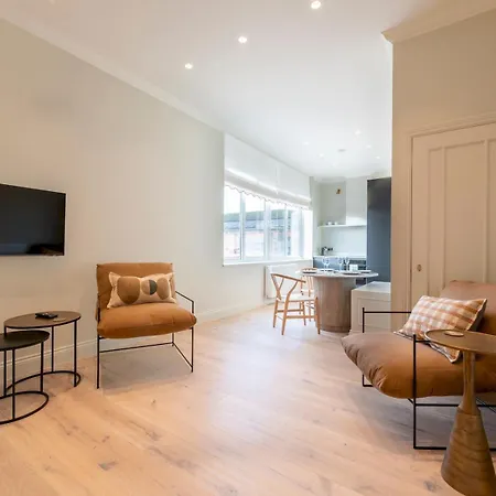 Pass The Keys Chic Central Loft-Style Studio